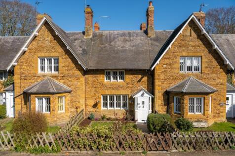 Northampton NN6 3 bed terraced house for sale
