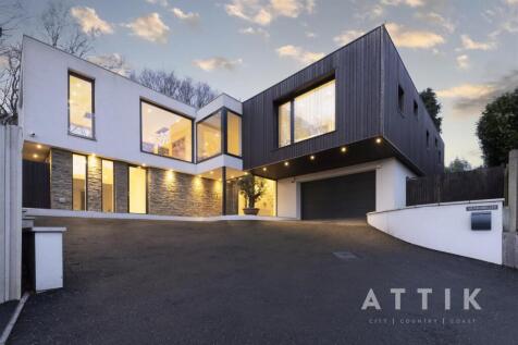 5 bedroom detached house for sale