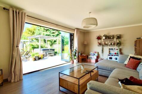 4 bedroom detached bungalow for sale