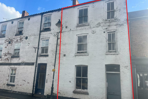 Terraced house for sale