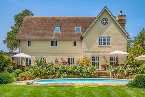 5 bedroom detached house for sale