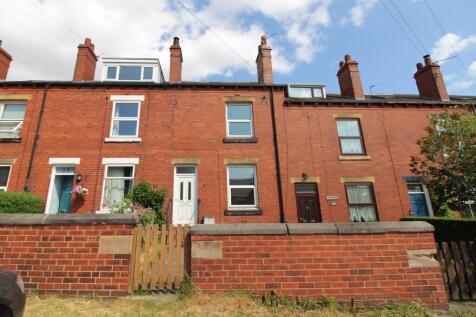 Claremont View, Oulton 3 bed terraced house for sale