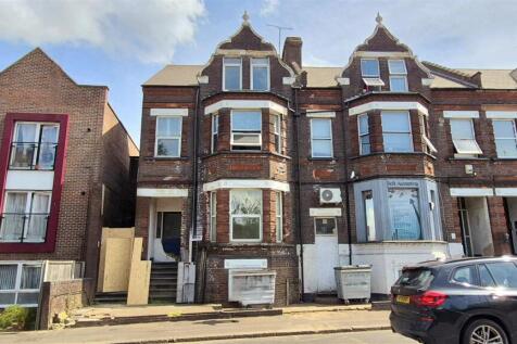 Studio flat for sale