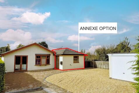 4 bedroom detached bungalow for sale