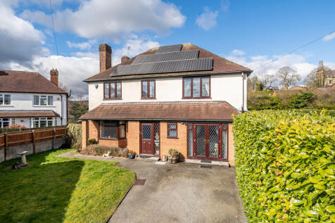 Oswestry SY11 5 bed detached house for sale