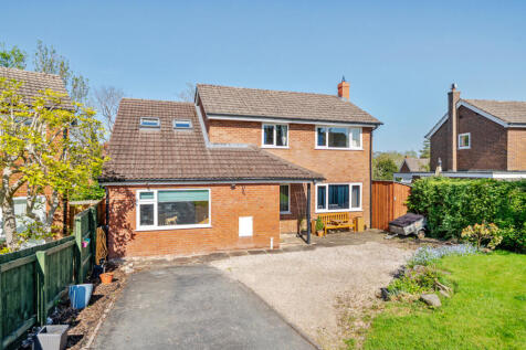 Oswestry SY11 4 bed detached house for sale