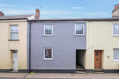 3 bedroom terraced house for sale