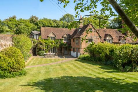 4 bedroom link detached house for sale