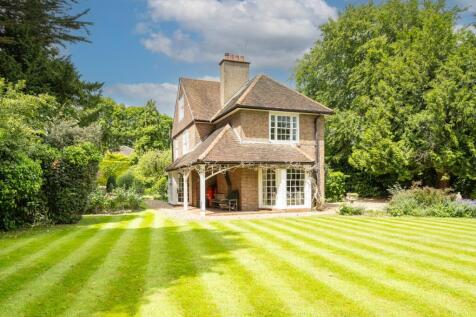 5 bedroom detached house for sale