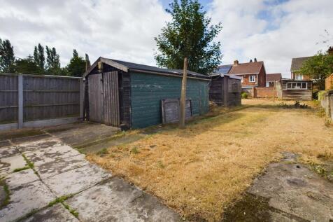 Warwick Road, Scunthorpe DN16 3 bed semi