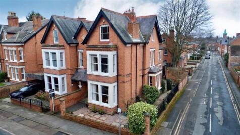 6 bedroom semi-detached house for sale