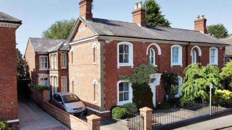 4 bedroom semi-detached house for sale