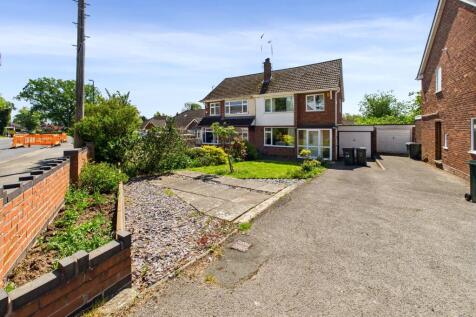 3 bedroom semi-detached house for sale