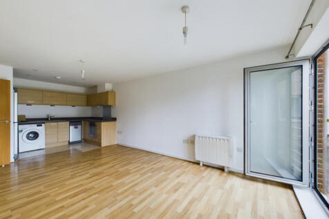 Portsmouth PO1 2 bed flat for sale