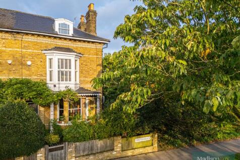 5 bedroom semi-detached house for sale
