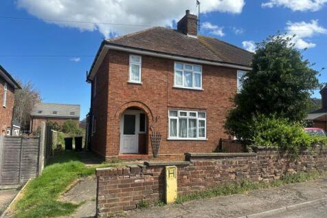 25 Whitehall, Lidlington, Bedford... 3 bed semi