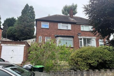 48 Charlemont Avenue, West Bromwich... 3 bed semi