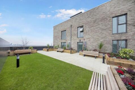 Studio flat for sale