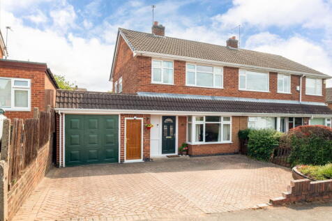 3 bedroom semi-detached house for sale