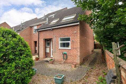 2 bedroom end of terrace house for sale