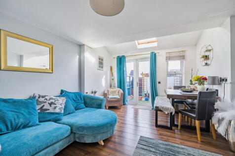 Stone Close, Corsham SN13 3 bed terraced house for sale
