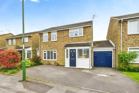 4 bedroom link detached house for sale