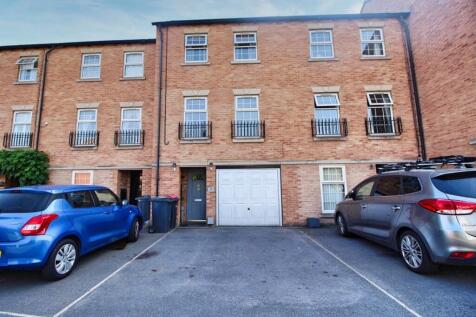 4 bedroom town house for sale