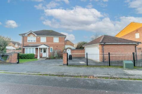 4 bedroom detached house for sale