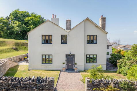Holywell CH8 4 bed detached house for sale
