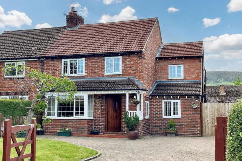 3 bedroom semi-detached house for sale