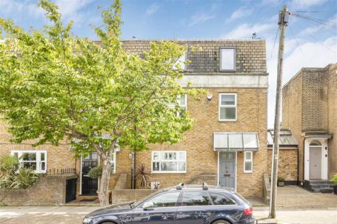 5 bedroom end of terrace house for sale