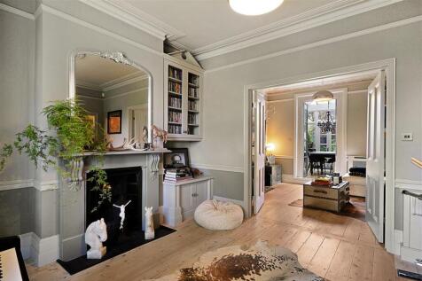Lebanon Gardens, SW18 4 bed terraced house for sale
