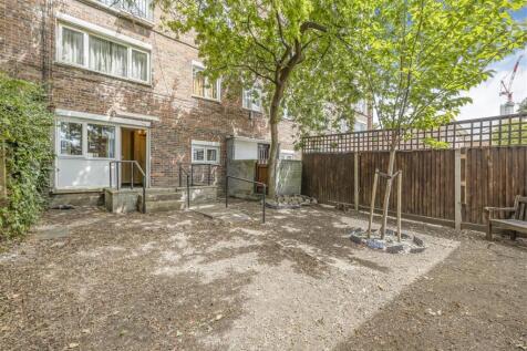 Batman Close, W12 4 bed maisonette for sale
