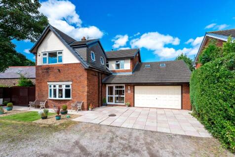Loves Cottages, Ormskirk L39 5 bed detached house for sale