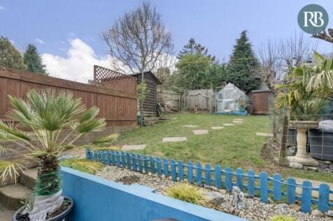 Cromleigh Way, Southwick BN42 3 bed semi