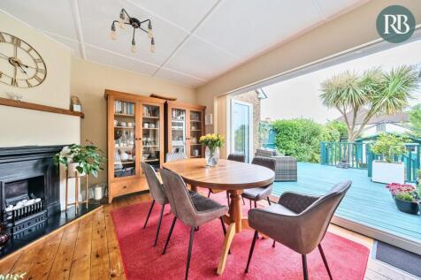 2 bedroom semi-detached bungalow for sale