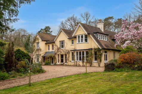 6 bedroom detached house for sale