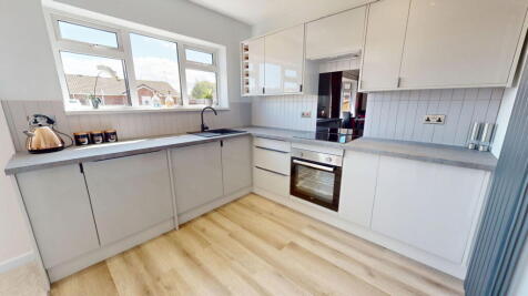 2 bedroom detached bungalow for sale