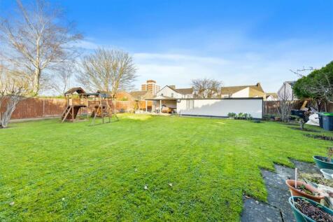 6 bedroom semi-detached house for sale