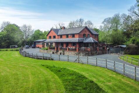6 bedroom detached house for sale
