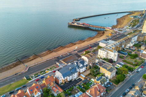St Georges Terrace, Herne Bay, CT6 8EG 1 bed flat for sale