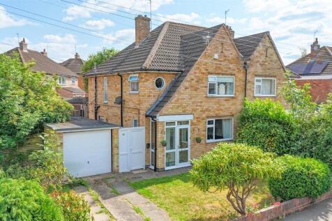3 bedroom semi-detached house for sale