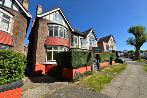 6 bedroom semi-detached house for sale