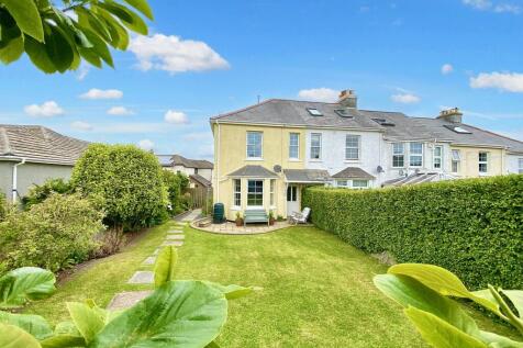 4 bedroom end of terrace house for sale