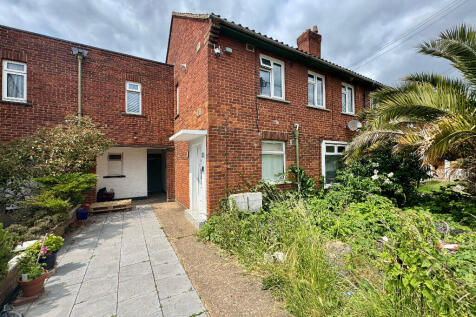 1 bedroom ground floor flat for sale