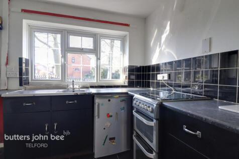 2 bedroom semi-detached bungalow for sale
