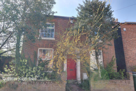 St John Street, Telford 3 bed detached house for sale