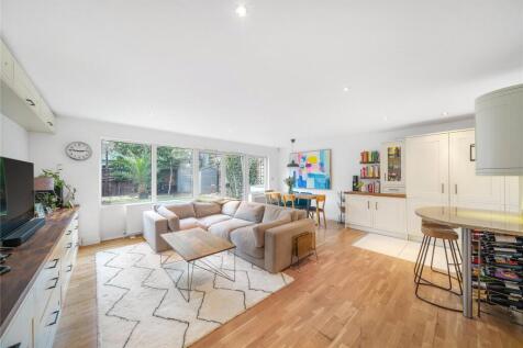 4 bedroom end of terrace house for sale