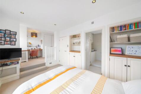 4 bedroom end of terrace house for sale