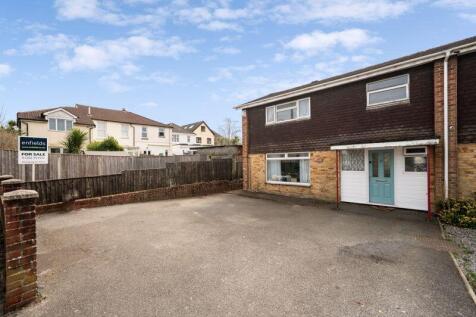 4 bedroom end of terrace house for sale